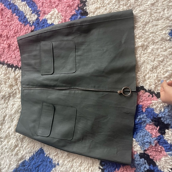 Mini skirt - Picture 3 of 3